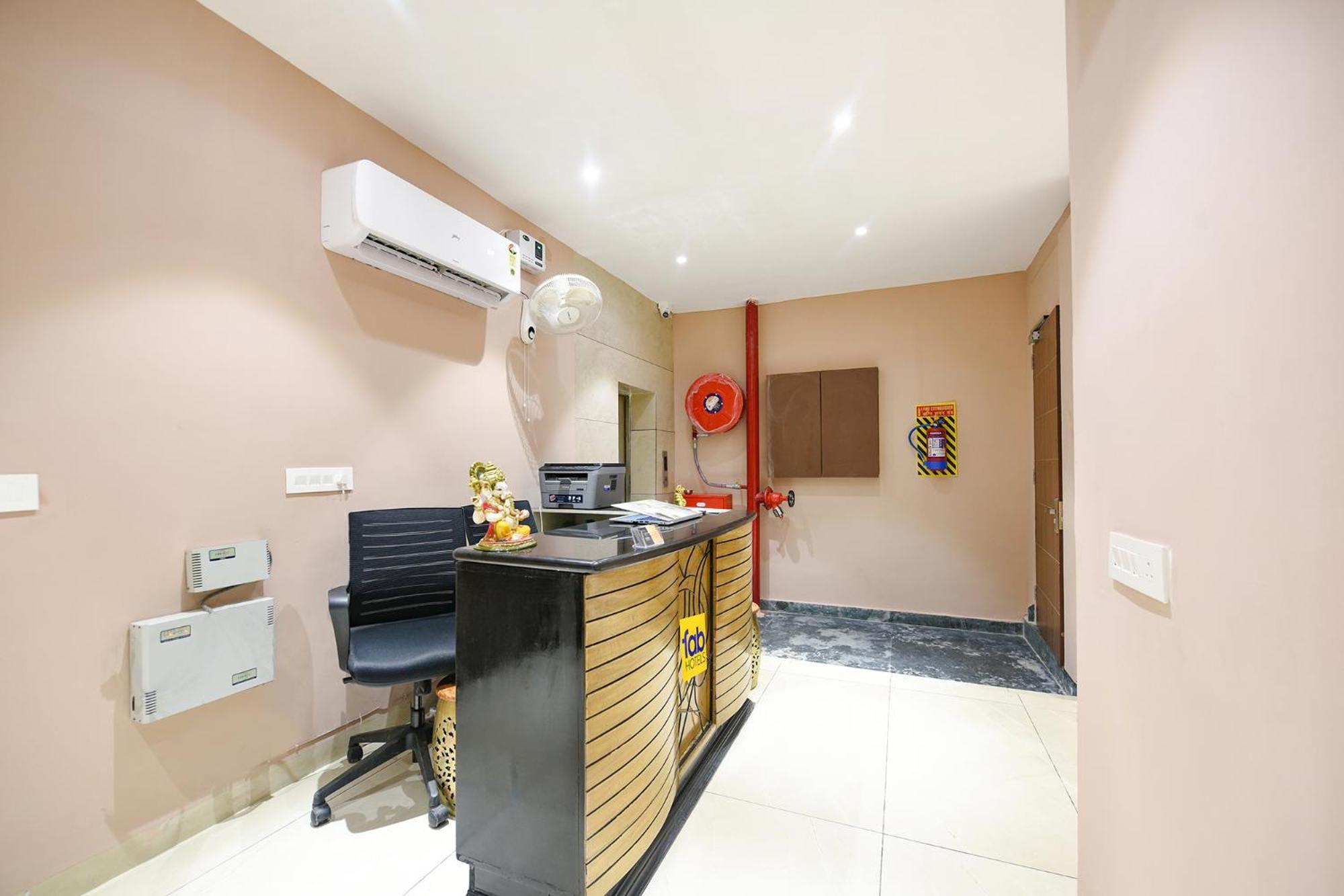 Fabhotel Supreme Suites Ludhiana Exteriör bild